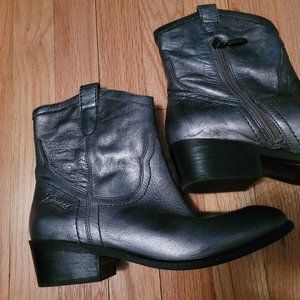 Guess. Boots. Size 8. Pewter/Metallic. NWOB.